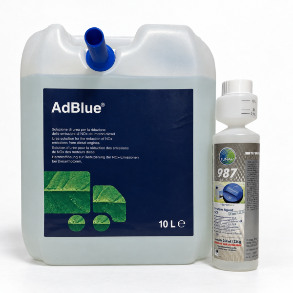Pack de AdBlue 10 litros y TUNAP 987 anticristalizante de 250 ml sobre fondo blanco.