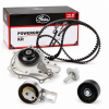 Kit de distribución con bomba de agua Gates PowerGrip KP15688XS con correa, tensor, rodillo guía y bomba de agua sobre fondo blanco.