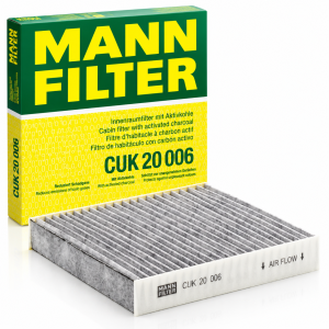 Filtro de habitáculo MANN-FILTER CUK 20 006 con carbón activo y embalaje original, compatible con determinadas versiones de Fiat 500, Panda III y Lancia Ypsilon.